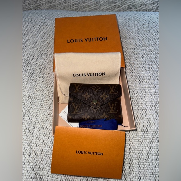 SOLD. Louis Vuitton Monogram Victorine Trifold Wallet - Picture 1 of 9